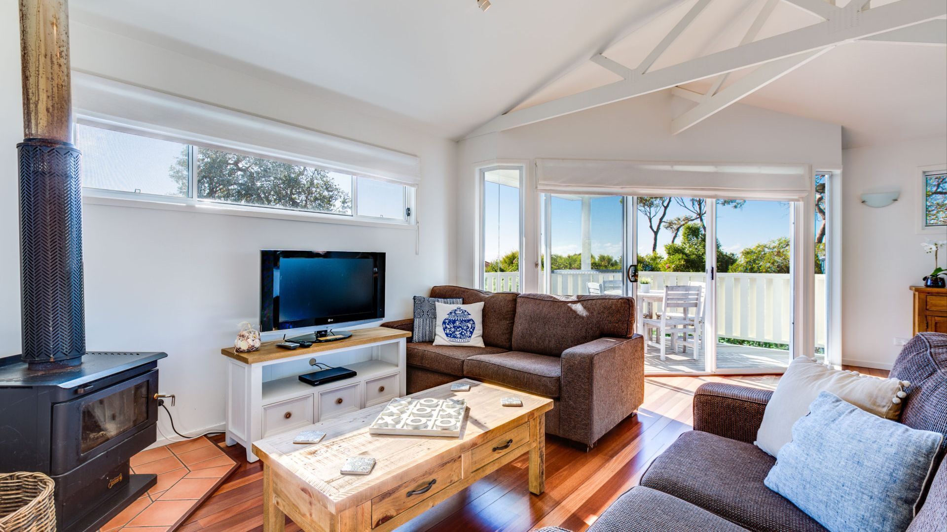 TV, fireplace, Netflix, streaming services