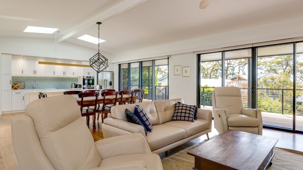 TV, fireplace, Netflix, streaming services