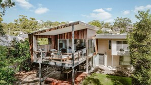 Unclassified image, 4 of 28, button