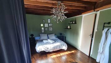 4 slaapkamers, een strijkplank/strijkijzer, wifi, beddengoed