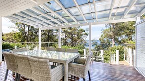 Outdoor dining - Majestic on Palm Beach, Jervis Bay (Sanctuary Point)