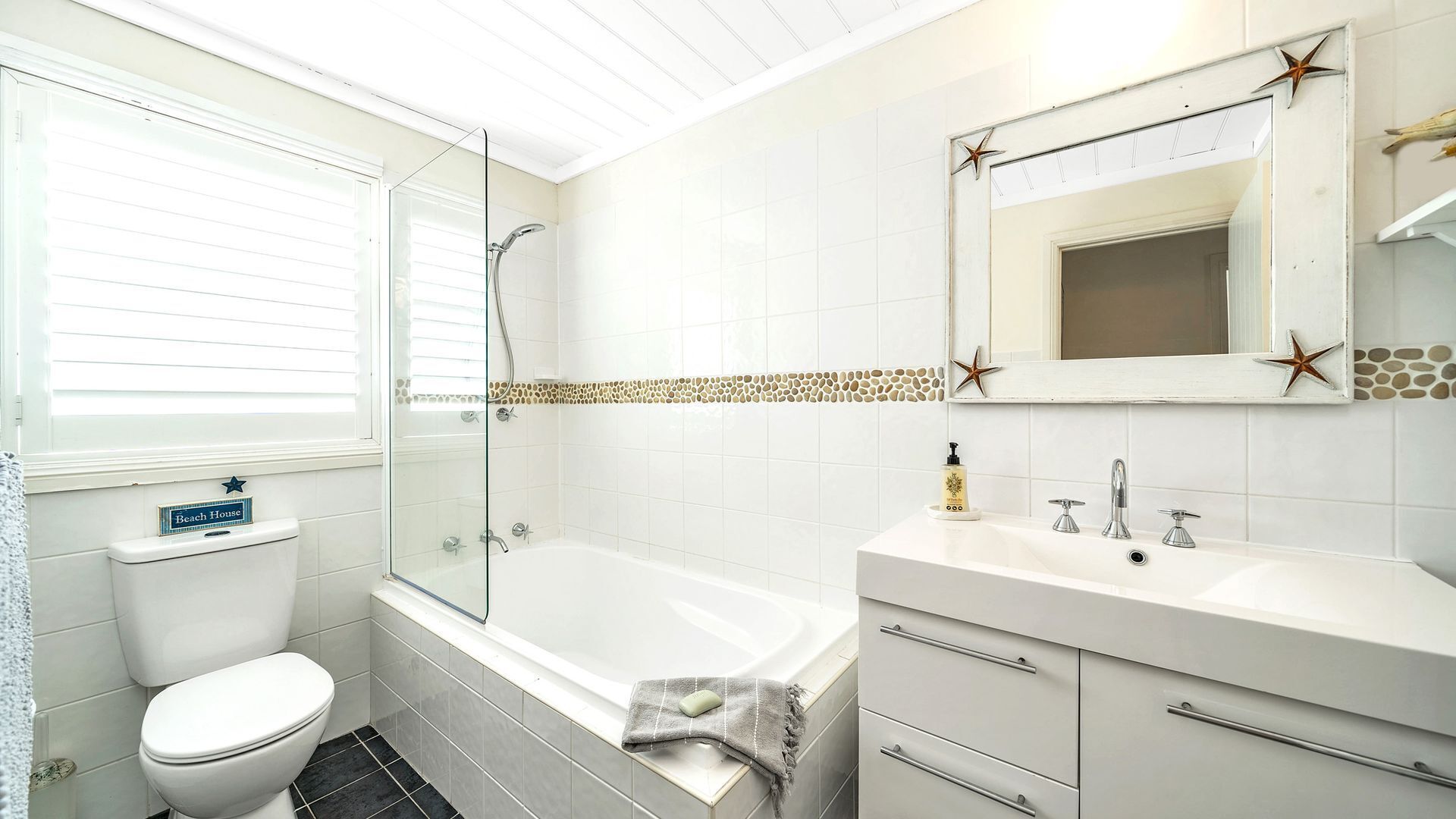 Mermaid Cottage at Hyams Beach — image 17