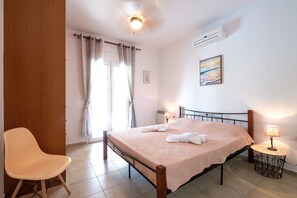 2 bedrooms, iron/ironing board, travel crib, free WiFi