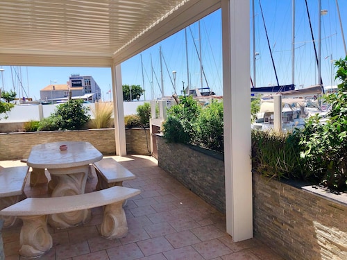 Rental Condos 8 people Marina Old Port, DRC, 100m beach