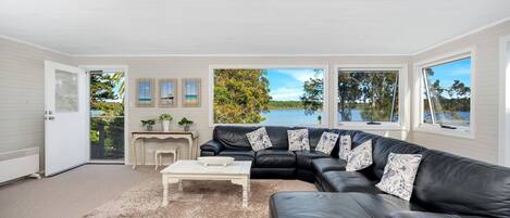 TV, fireplace, Netflix, streaming services