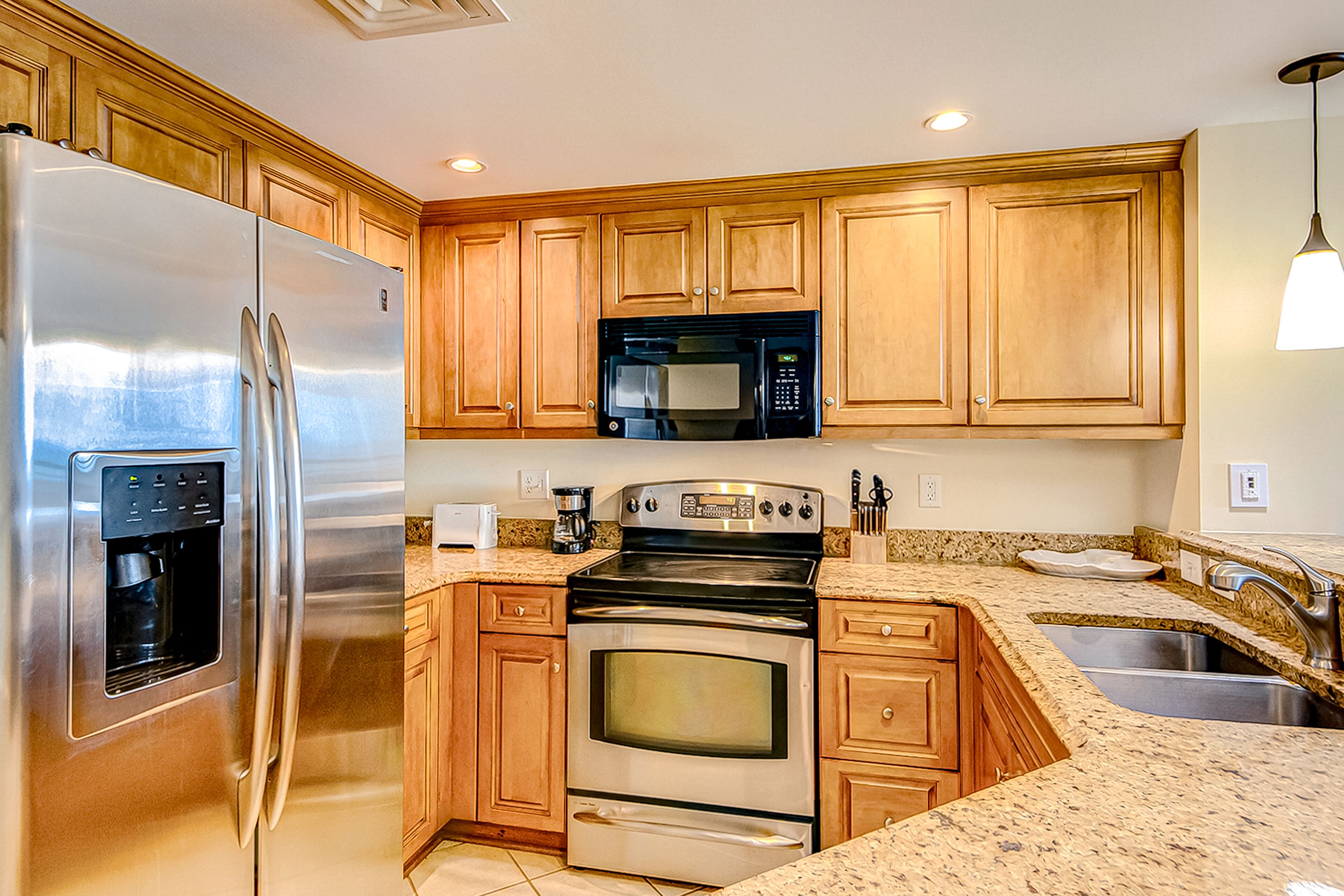 Oceanfront family-friendly condo w/ private balcony, beach access & shared pools