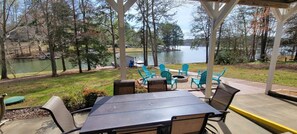 Outdoor dining - Beautiful Lake Front in Quiet Cove, Convenient to Boat Ramp, Dining & Shopping (Henrico)