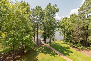 Property grounds - Beautiful Lake Front in Quiet Cove, Convenient to Boat Ramp, Dining & Shopping (Henrico)