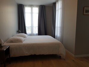 8 soverom, strykejern/-brett, reiseseng for barn og wi-fi (inkludert)