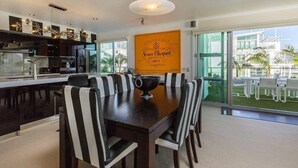 Dining - Nothing less than luxury on the waterfront + Carpark (Auckland)