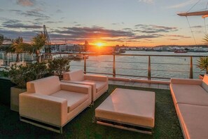 Water view - Nothing less than luxury on the waterfront + Carpark (Auckland)