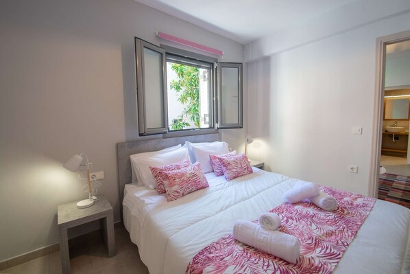 1 bedroom, desk, iron/ironing board, free WiFi