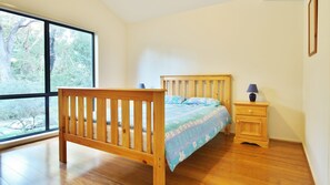 3 bedrooms, iron/ironing board, free WiFi