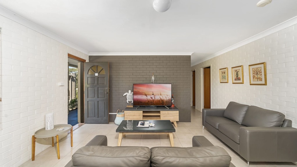 Sandals At The Bay - Upstairs Sleeps 6, Hyams Beach - Hyams Beach