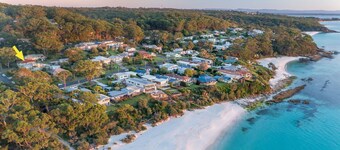 Sandals at the Bay - Upstairs sleeps 6, Hyams Beach