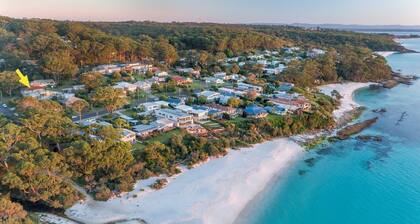 Sandals at the Bay - Upstairs sleeps 6, Hyams Beach