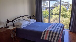 3 chambres, fer et planche à repasser, draps fournis