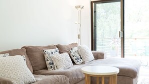 Televisión, Netflix, mesa de ping pong, servicios de streaming