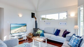 TV, fireplace, Netflix, streaming services - Seascape Cottage at Hyams Beach (Hyams Beach)