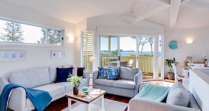 Seascape Cottage at Hyams Beach