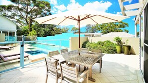 Outdoor dining - Shorelines at Hyams Beach (HYAMS BEACH)