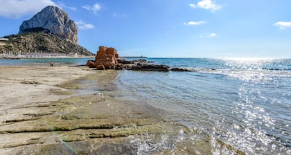 Modern apartment with large, 40 sqm terrace 1st line, with fiber optic connection
