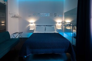 Memory foam beds, individually furnished, desk, laptop workspace - Skyhouse Duomo (Naples)