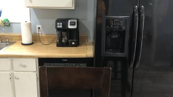 冰箱、微波炉、烤箱、炉灶