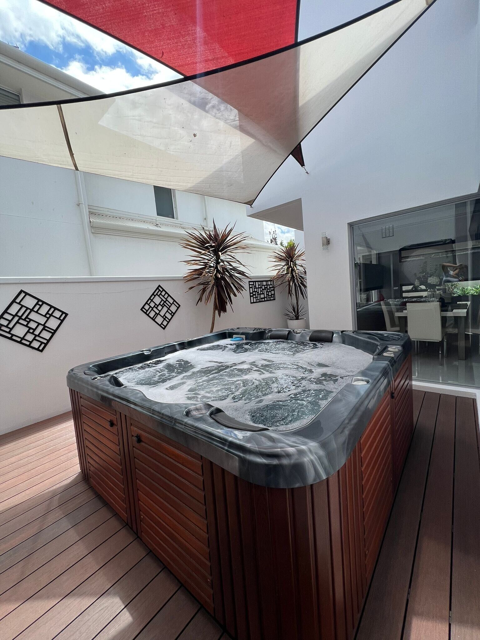 ULTRA STYLISH FREMANTLE AREA WALK TO THE BEACH — image 3