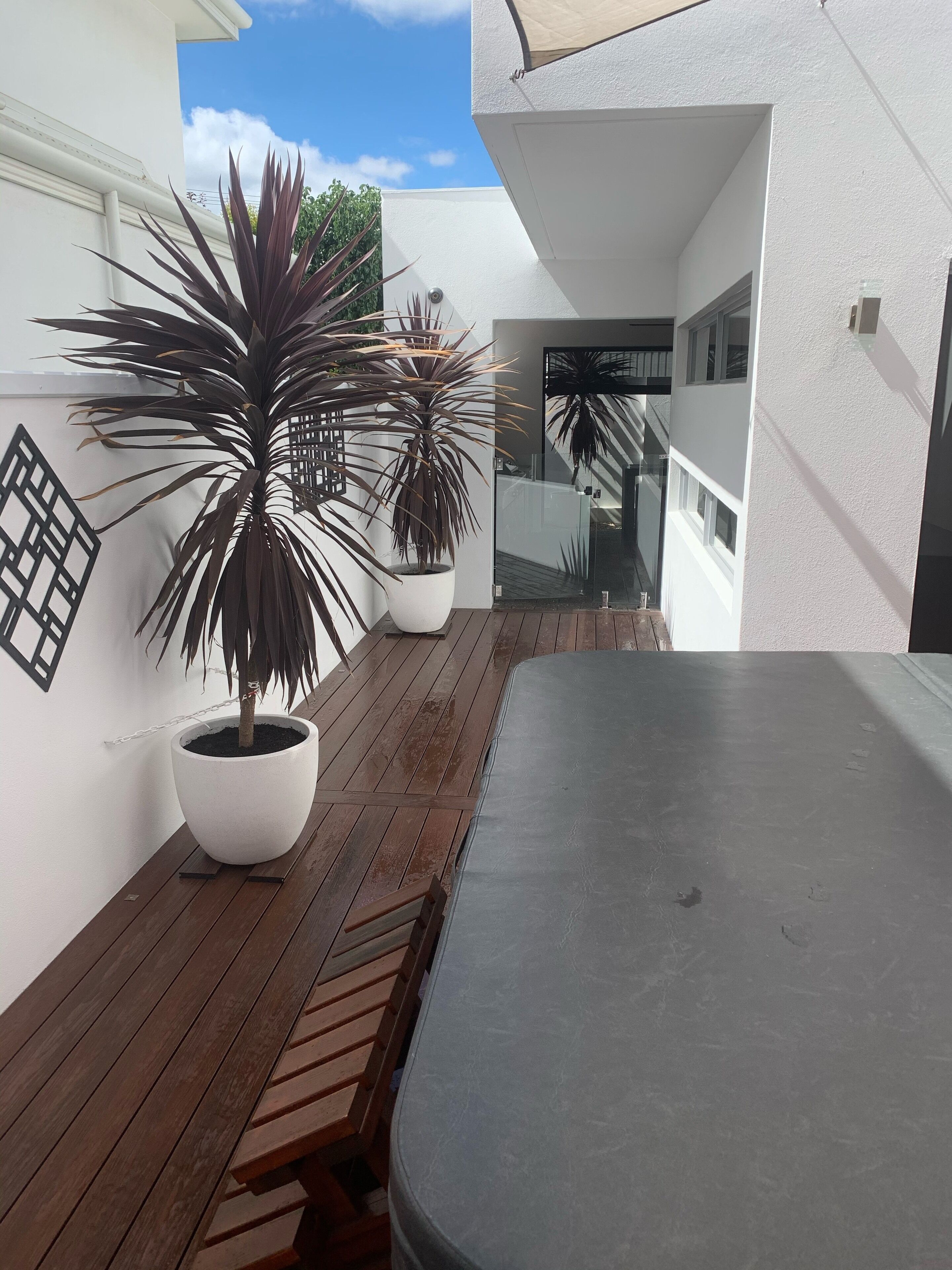 ULTRA STYLISH FREMANTLE AREA WALK TO THE BEACH — image 4