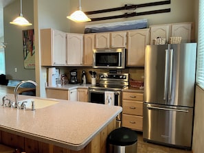 Coffee/tea maker, fridge, microwave, oven
