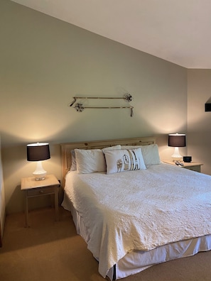 3 bedrooms, desk, iron/ironing board, free WiFi