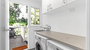 Interior - Moby's at Hyams Beach, Jervis Bay (Hyams Beach)