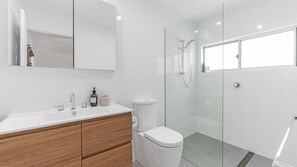 Shower, towels