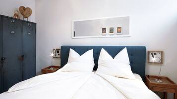 1 bedroom, in-room safe, iron/ironing board, free WiFi