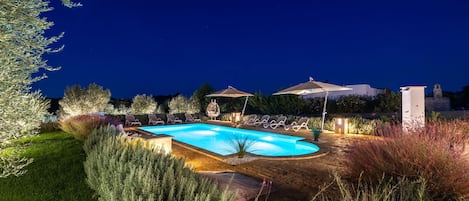 Piscina all'aperto, una piscina riscaldata