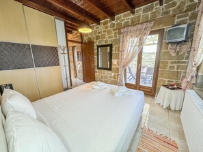 2 bedrooms, desk, iron/ironing board, free WiFi - Traditional Fully Private Villa with Pool (Chania)