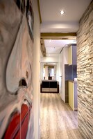 Deluxe Apartment (Räucherkammer) | Living area | 55-inch Smart TV with digital channels, TV