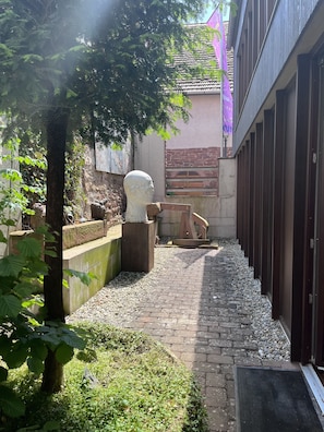 Deluxe-huoneisto, 1 suuri parisänky ja vuodesohva, terassi | Terassi/patio