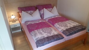 1 Schlafzimmer, Bügeleisen/Bügelbrett, Reisekinderbett, kostenloses WLAN