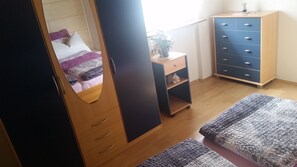 1 bedroom, iron/ironing board, travel cot, free WiFi