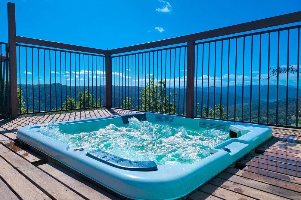 A 20 Acre private getaway with unforgettable views!