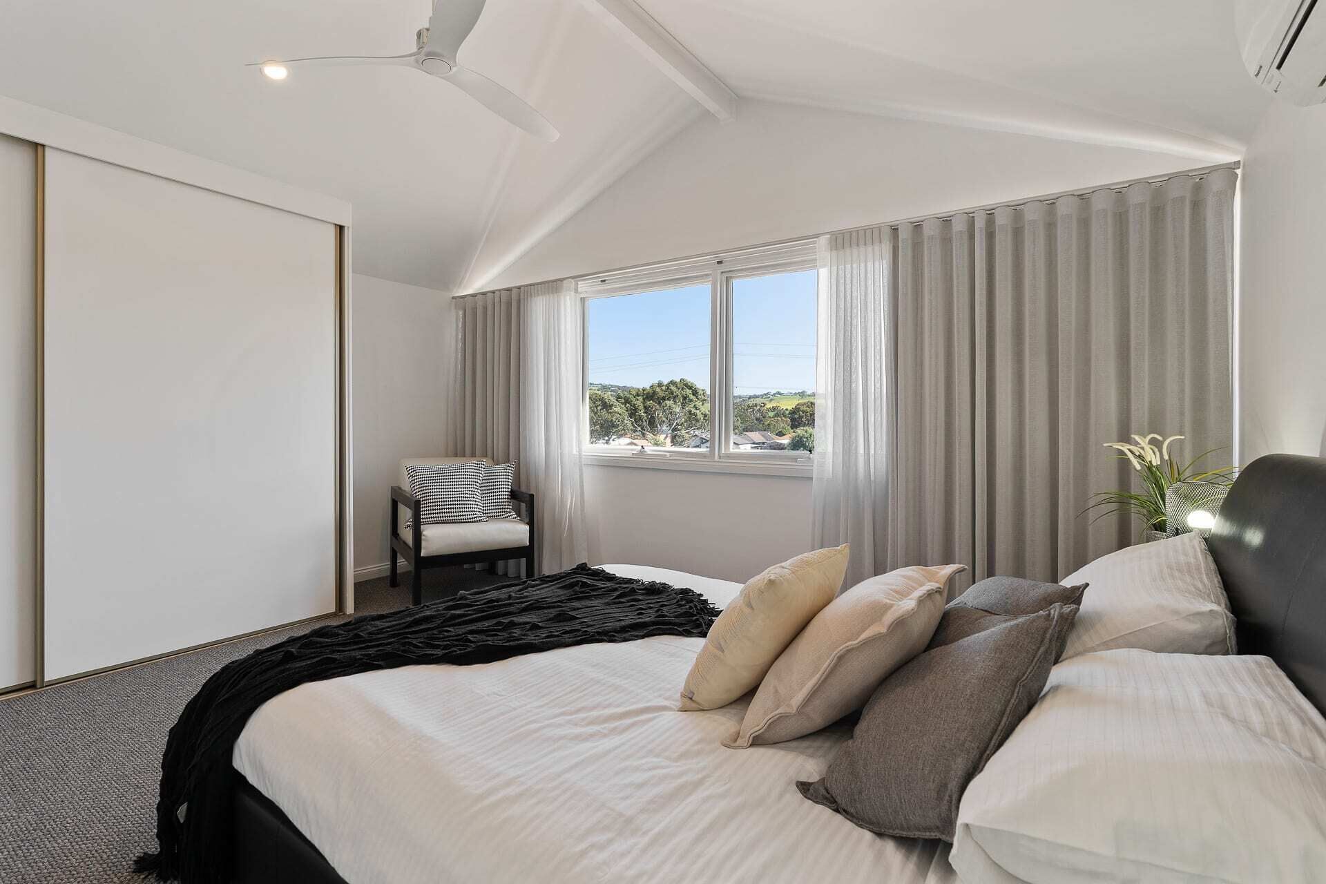 13/47-48 Franklin Pde  Linen Included - Waterfront — image 27