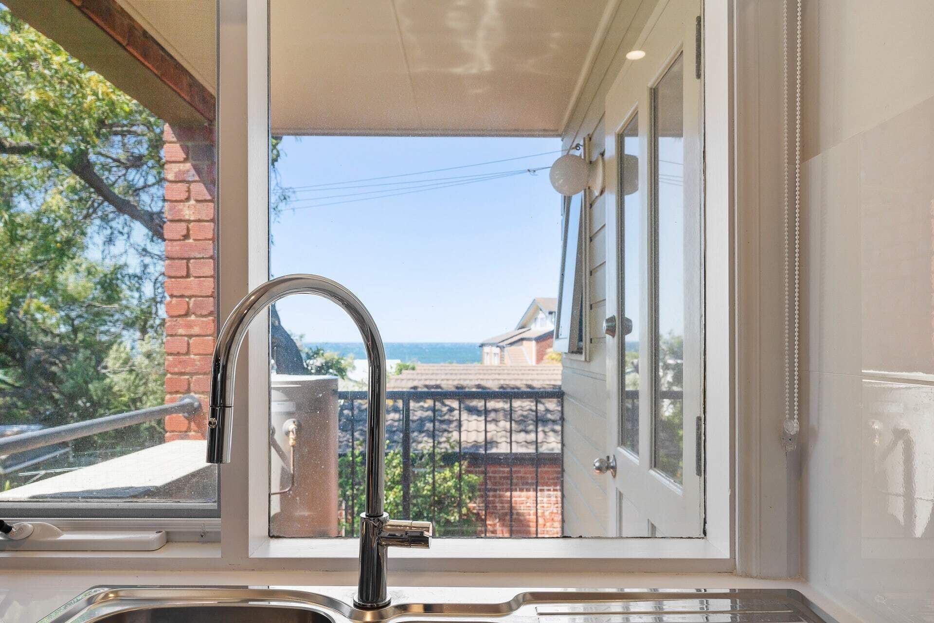 13/47-48 Franklin Pde  Linen Included - Waterfront — image 4