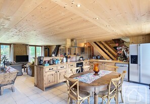 Réfrigérateur, four, plaque de cuisson, lave-vaisselle