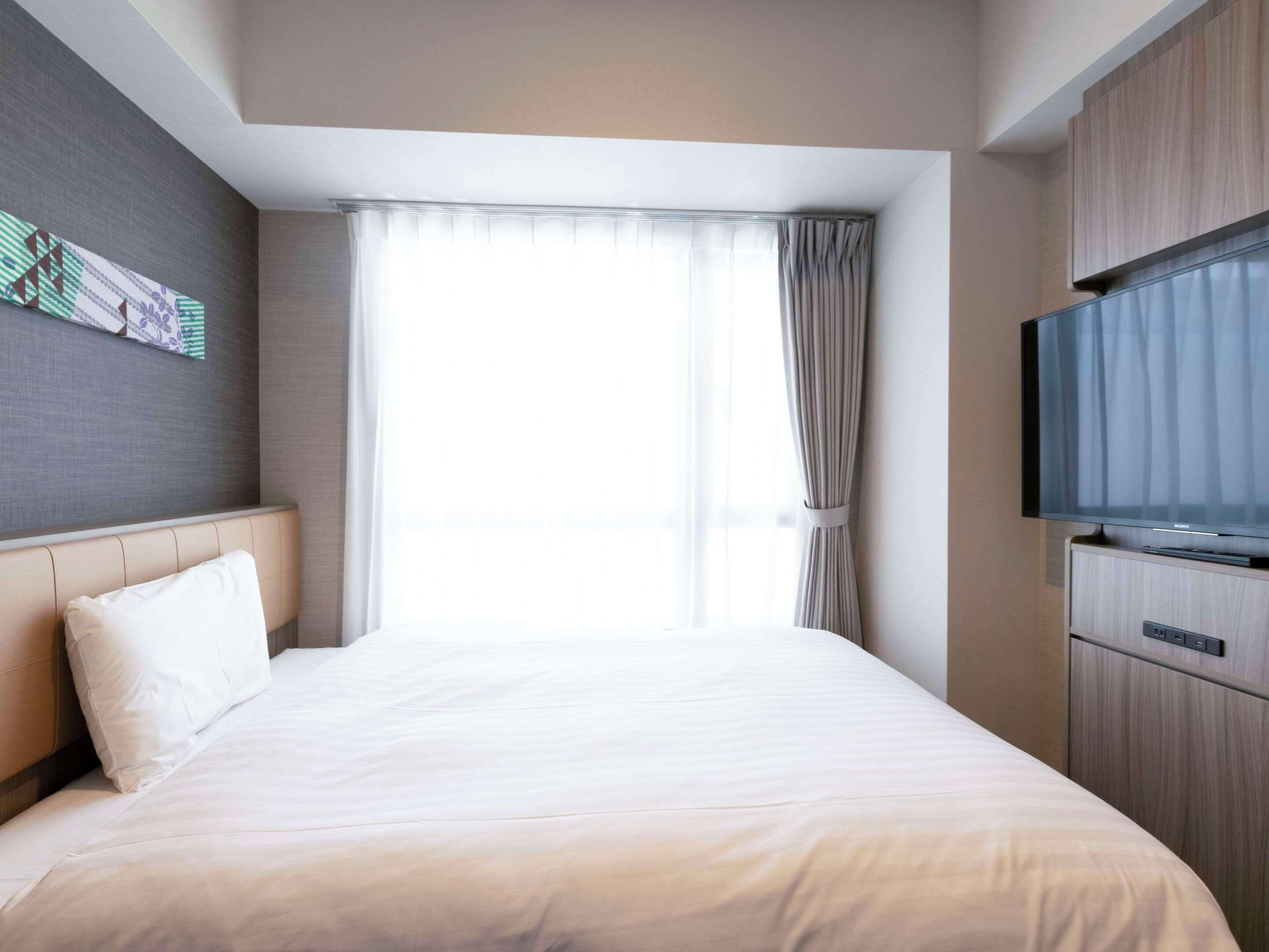 standard room, 1 double bed, non smoking | premium bedding, in-room safe, desk, blackout curtains