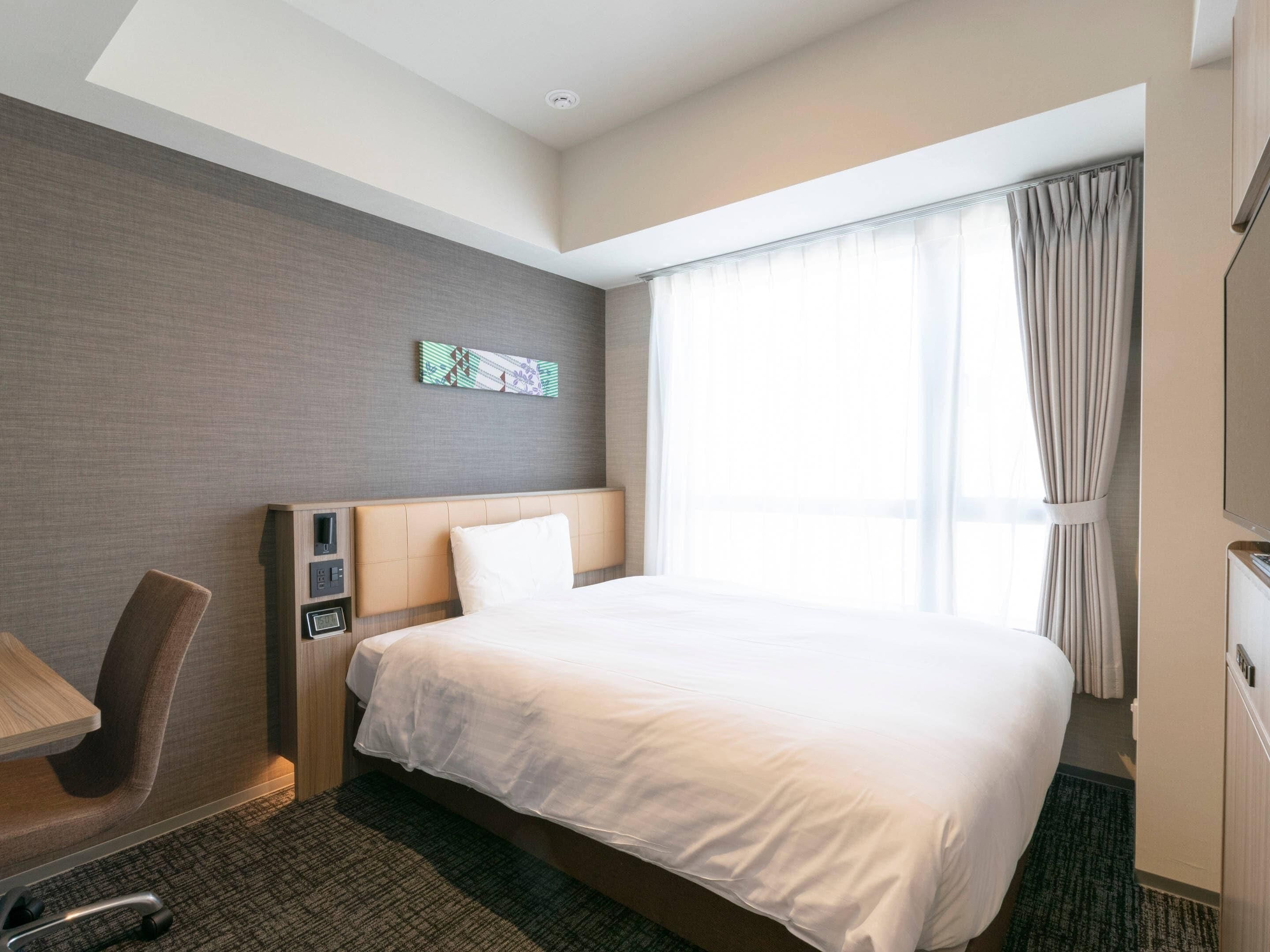 Standard Room, 1 Katil Kelamin (Double), Non Smoking | Peralatan tempat tidur premium, peti besi dalam bilik, meja 
