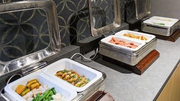 Petit déjeuner buffet (1650 JPY par personne)