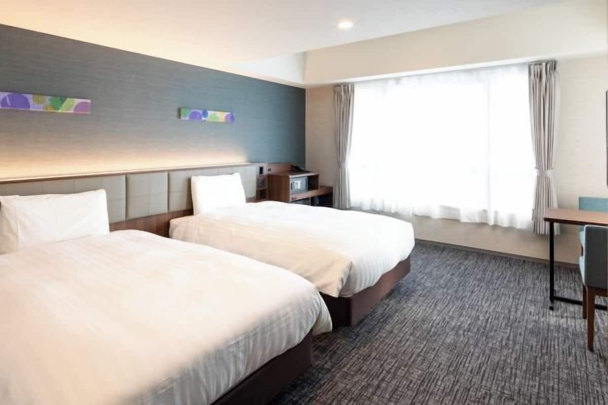 Premium bedding, in-room safe, desk, blackout curtains