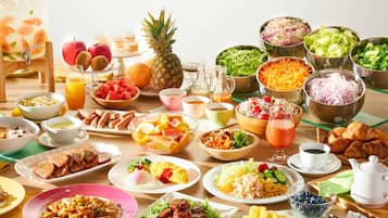 Daily buffet breakfast (JPY 1650 per person)